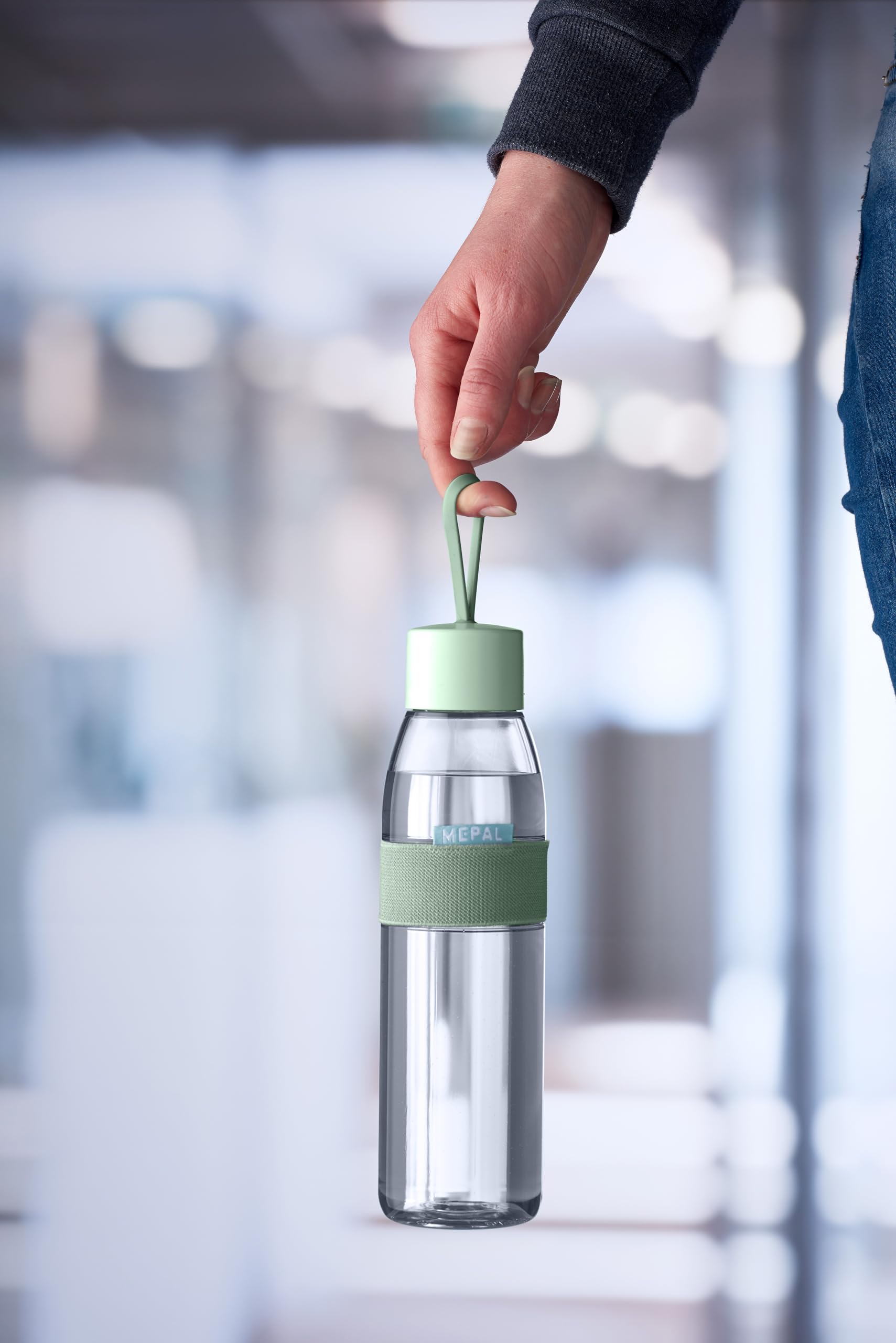 Mepal – Trinkflasche Ellipse Nordic denim – 700 ml Inhalt – auch für kohlensäurehaltige Getränke – bruchfestes Material - auslaufsicher