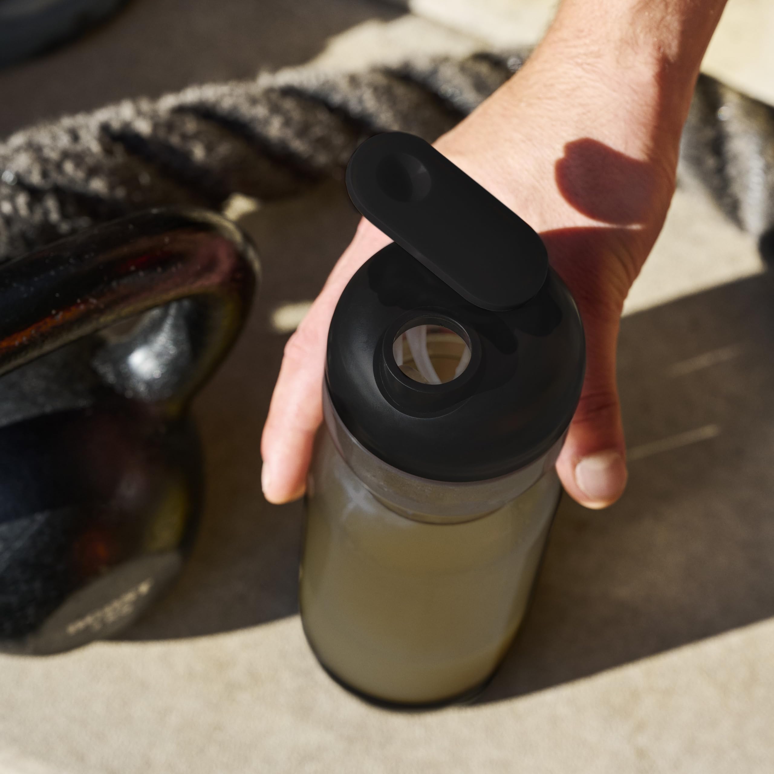 Mepal - Shaker Sport - Auslaufsicher - Inklusive Mixer und Mess-Skala - Leicht zu reinigender mit Flaschenboden - Protein Shaker - 800 ml